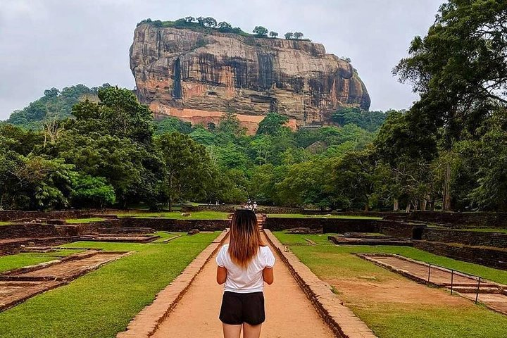 Way to sigiriya rock Fortress